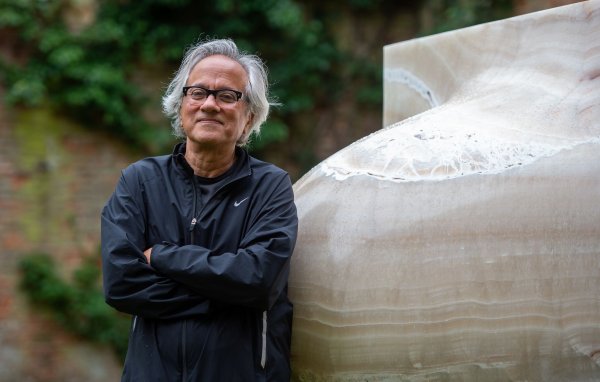 International bekannt für seine Riesen-Skulpturen: Anish Kapoor bekommt den Lehmbruck-Preis - © Joe Giddens/PA Wire/dpa
