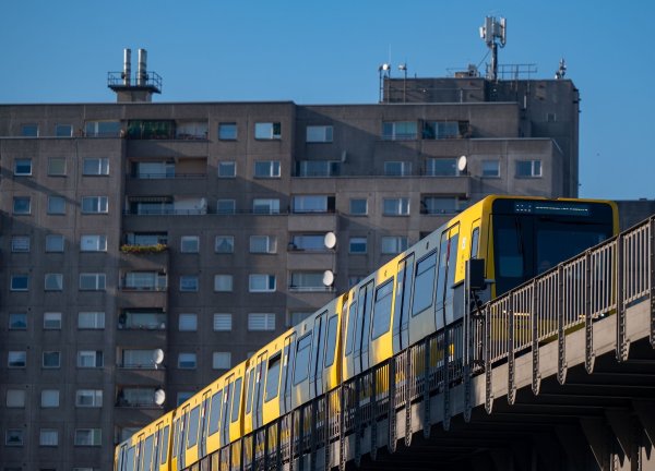 Soll bald wieder verlässlicher fahren: Die Berliner U-Bahn (Archivfoto). - © Monika Skolimowska/dpa-Zentralbild/dpa