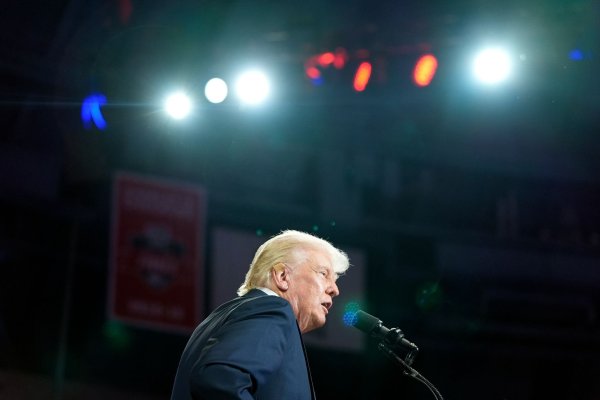 Wer hat Angst vor Trump im Weißen Haus? Laut der gleichnamigen Studie des Ifo viele deutsche Unternehmen. (Archivbild) - © Alex Brandon/AP/dpa