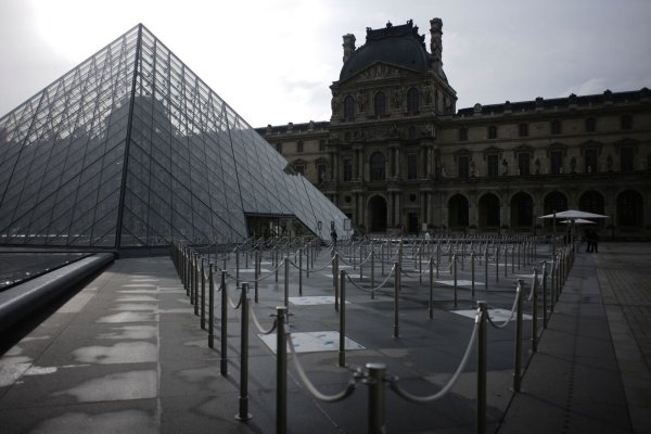 Ein Werk aus dem Louvre in Paris wird bei einer Ausstellung in Münster gezeigt. (Archivbild) - © Lewis Joly/AP/dpa