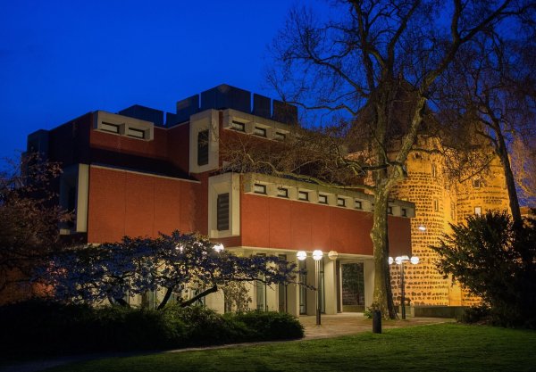 Mehr als 100 fotografische Werke von 54 Künstlerinnen und Künstlern sind im Clemens Sels Museum in Neuss in einer neuen Ausstellung zu sehen. (Archivfoto) - © Monika Skolimowska/dpa