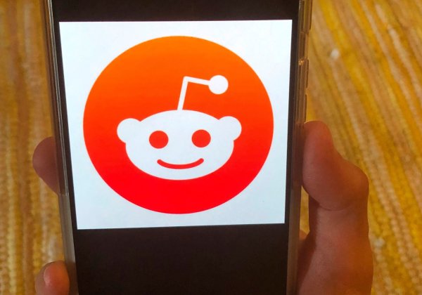 Reddit steigerte den Umsatz im vergangenen Jahr von 666,7 auf 804 Millionen Dollar (743 Mio Euro). - © Tali Arbel/AP/dpa