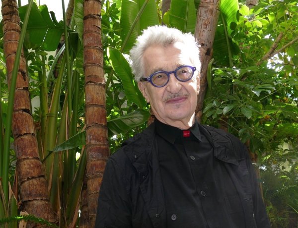 Von Los Angeles in die Uckermark: Wim Wenders gönnt sich nach dem Oscar-Stress eine Ruhepause. - © Barbara Munker/dpa