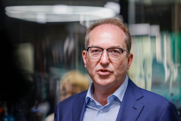 Bundesinnenminister Alexander Dobrindt (CSU) will mit Amtskollegen aus mehreren Nachbarstaaten über das Gemeinsame Europäische Asylsystem (GEAS) sprechen. - © Thomas Banneyer/dpa