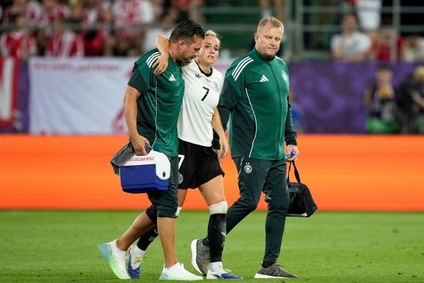 Bitterer Moment für Giulia Gwinn und das deutsche EM-Team - © Martin Meissner/AP/dpa