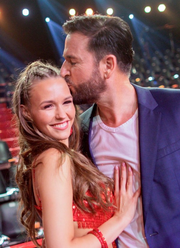 «Euch erwartet ein sensationeller Podcast mit spannenden und noch nie zuvor enthüllten Storys rund um unser Leben», sagt Michael Wendler über das geplante Projekt mit seiner Frau Laura Müller. - © Rolf Vennenbernd/dpa