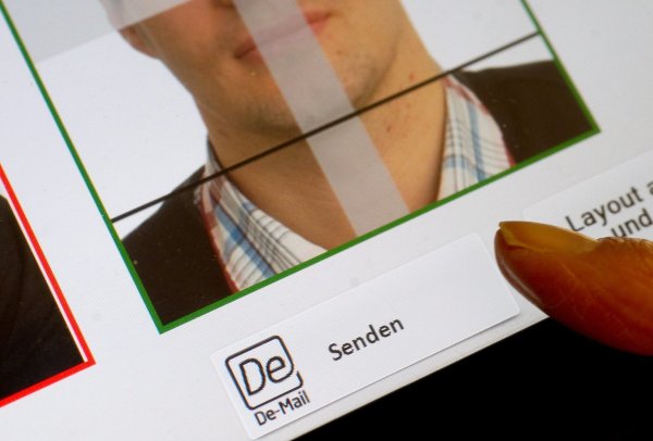 Fotos für Pass nur digital - © Foto: picture alliance / dpa