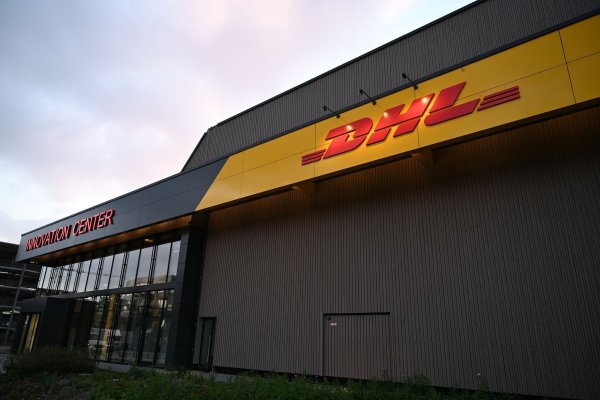 Das DHL-Innovationszentrum in Troisdorf: ein Gebäude aus Holz mit einer Fläche von rund 5.400 Quadratmetern. - © Wolf von Dewitz/dpa