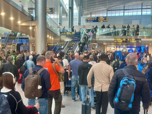 Drohnenalarm hatte Anfang vergangener Woche zu Chaos am Flughafen Kopenhagen geführt. (Archivbild) - © Steffen Trumpf/dpa