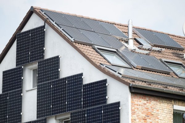 Unangefochtene Nummer eins bei der Energiewende in Deutschland: Die Photovoltaikanlage. (Archivbild) - © Sebastian Gollnow/dpa