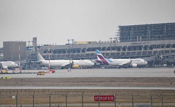Am Flughafen Stuttgart ist es zu einem Brand gekommen. (Archivfoto) - © Bernd Weißbrod/dpa
