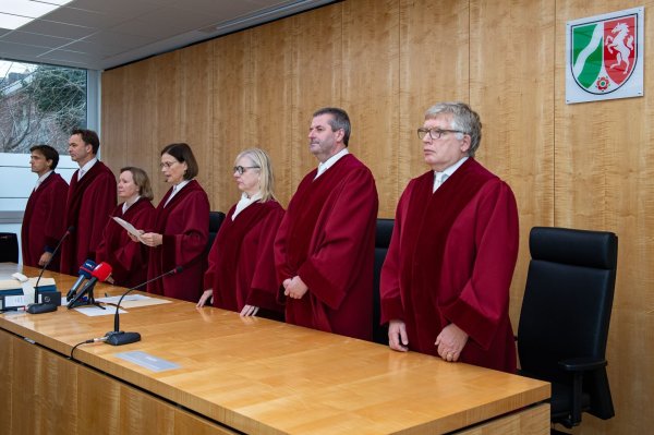 Die Landesregierung will der Justiz mehr Flexibilität ermöglichen. (Archivbild) - © Guido Kirchner/dpa