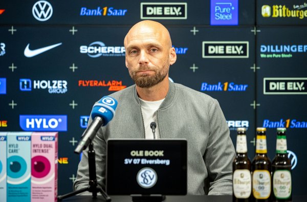 Ole Book hat seinen Vertrag als Sportvorstand der SV Elversberg verlängert. - © Laszlo Pinter/dpa