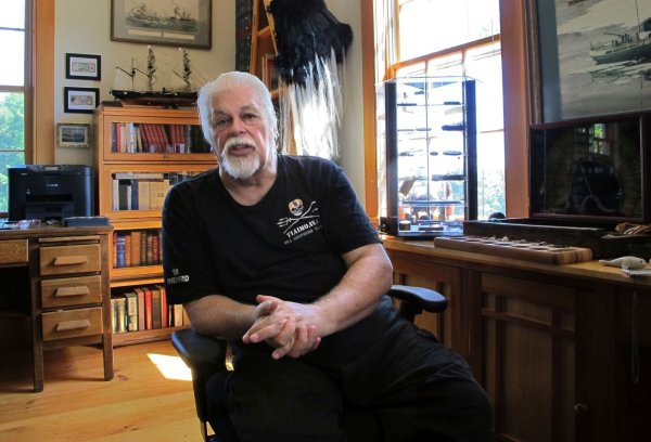 Paul Watson wird nicht nach Japan ausgeliefert. (Archivbild) - © Lisa Rathke/AP