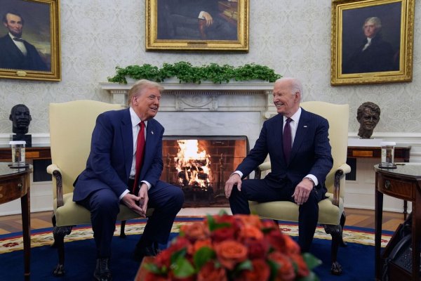 Donald Trump und Joe Biden liegen nicht nur bei der Ukraine-Politik über Kreuz. - © Evan Vucci/AP/dpa