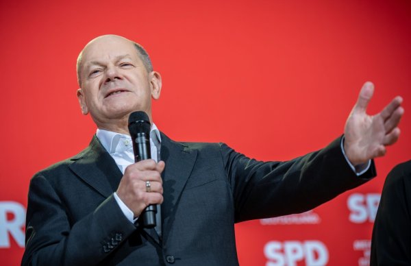 Was heißt Tünkram auf Hochdeutsch? Scholz liefert die Übersetzung. - © Michael Kappeler/dpa