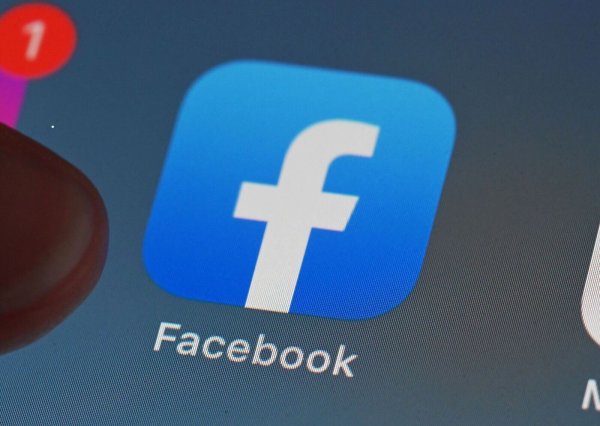 Die irische Datenschutzbehörde hat dem Facebook-Mutterkonzern eine Millionenstrafe aufgebrummt. (Symbolbild) - © Uli Deck/dpa