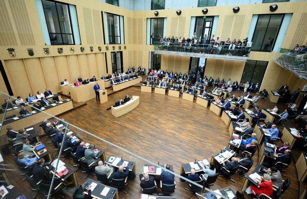 Die Verlängerung der Mietpreisbremse ist nur einer von mehreren Entwürfen des Bundestages, mit denen sich der Bundesrat in seiner letzten regulären Sitzung vor der Sommerpause befasst. - © Bernd von Jutrczenka/dpa