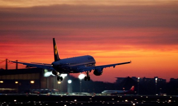 Flugzeuglandung - © Foto: Robert Schlesinger/dpa-Zentralbild/dpa