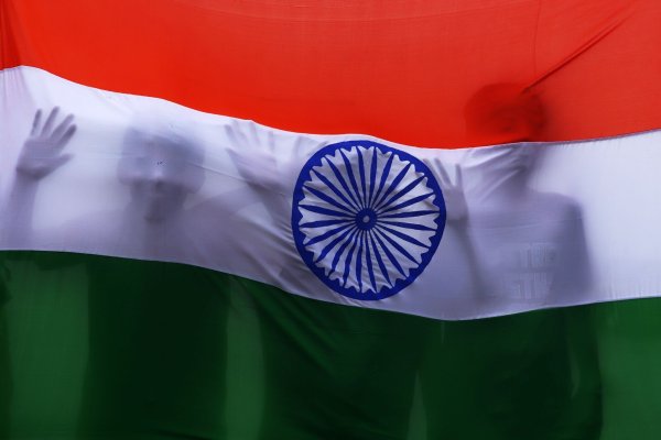 Die Flagge Indiens: Manche radikale Hindus stören sich am Landesnamen. - © Sri Loganathan/ZUMA/dpa