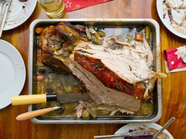Reste vom Festessen schmecken auch noch am nächsten Tag. - © Patrick Pleul/dpa/dpa-tmn