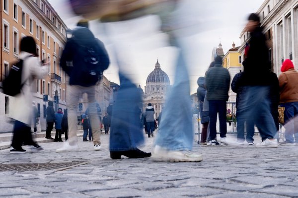 Mehr als 30 Millionen Besucher und Pilger werden für das Heilige Jahr 2025, auch Jubeljahr genannt, in der Ewigen Stadt erwartet. - © Gregorio Borgia/AP/dpa