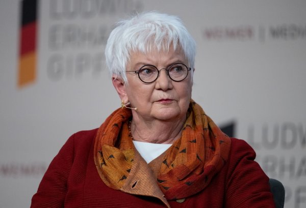 Gerda Hasselfeldt, Präsidentin des Deutschen Roten Kreuzes, erklärt, wie wichtig Erste-Hilfe-Kurse sind. (Archivbild) - © Sven Hoppe/dpa