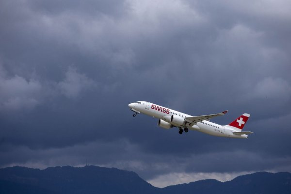 Ein Sonderflug bringt die von einem Notfall bei der Swiss betroffenen Passagiere nach Zürich - © Salvatore Di Nolfi/KEYSTONE/dpa