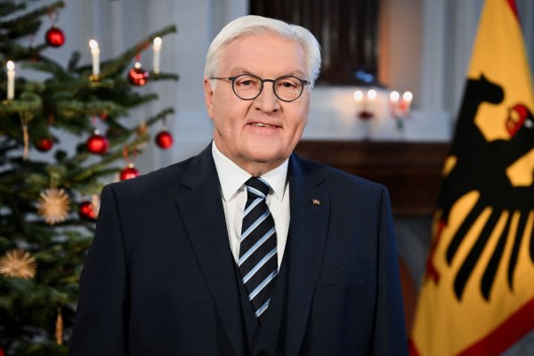 Bundespräsident Steinmeier wirbt zu Weihnachten für den Zusammenhalt in der Gesellschaft - © Annegret Hilse/Reuters/Pool/dpa