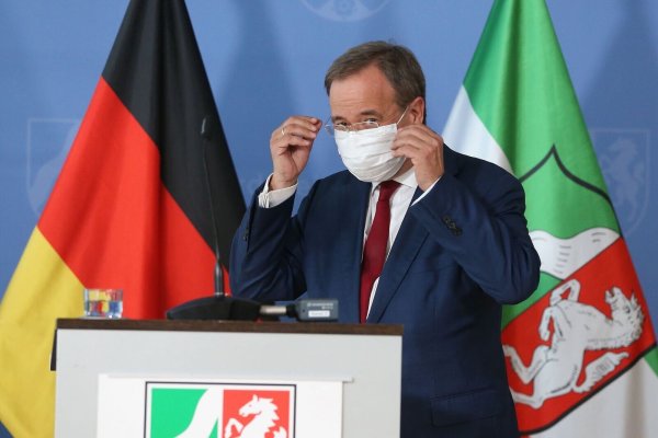 Das einsame Sterben in Alten- und Pflegeheimen belastet den früheren nordrhein-westfälischen Ministerpräsidenten Armin Laschet (CDU) im Rückblick auf die Corona-Pandemie am meisten. (Archivbild) - © David Young/dpa