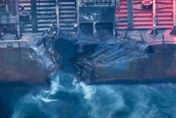Beide Schiffe - hier der Öltanker «Stena Immaculate» - wurden beschädigt. - © Sky/Sky via AP/dpa
