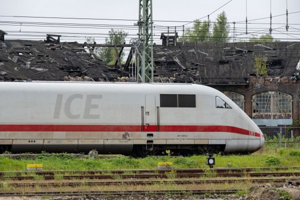 Ein Zug auf dem Weg von Köln nach Berlin wurde in Gifhorn gestoppt. (Symbolbild) - © Stefan Sauer/dpa