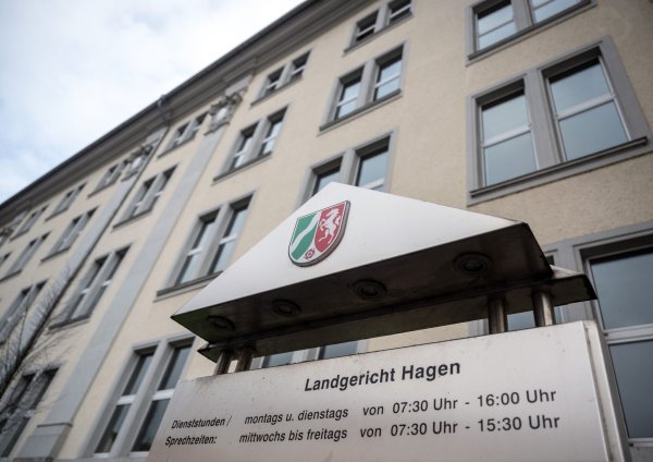 Schüsse in Hagener Friseursalon - ein 35-Jähriger wurde dafür zu lebenslanger Haft verurteilt. (Symbolfoto) - © Bernd Thissen/dpa