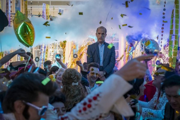 Christoph Maria Herbst als Hochzeitsplaner in einer Szene des Films «Ein Fest fürs Leben». - © Conny Klein/Warner Bros. Entertainment GmbH/dpa