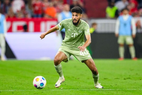 Noussair Mazraoui hatte bei Instagram ein Pro-Palästina-Video verbreitet und wurde dafür kritisiert. - © Tom Weller/dpa