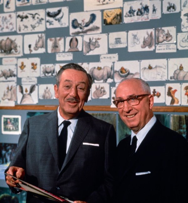 Walt (l) und Roy Disney im Jahr 1967. - © Disney/Walt Disney Photo Library/dpa