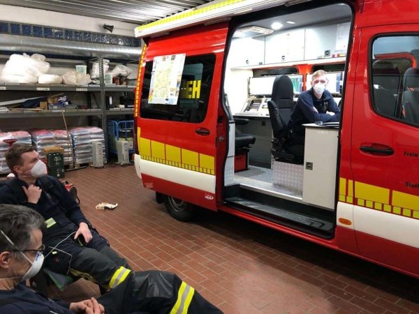 Die Einsatzkräfte der Blomberger Feuerwehr bibbern auf der Wache. Die Heizung ist seit dem Wochenende ausgefallen. - © Feuerwehr Blomberg