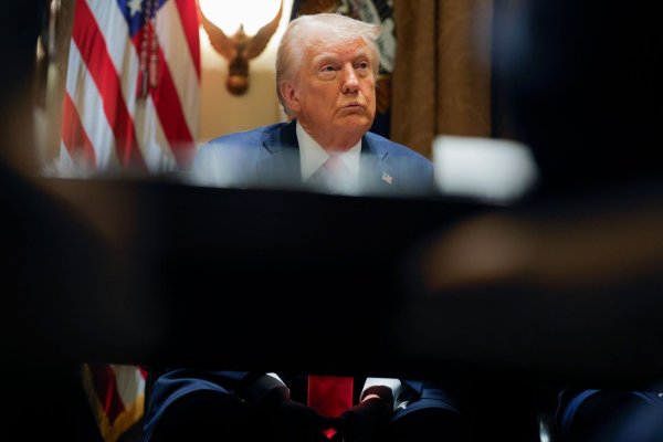 Trump will keinen weiteren Aufschub für Zölle gegen Mexiko und Kanada. (Archivbild) - © Pool/AP/dpa