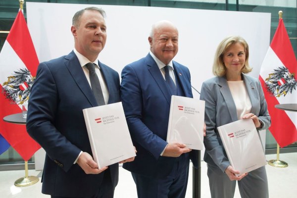 Die neue Dreier-Koalition in Österreich hat ein 200-seitiges Arbeitsprogramm vorgelegt. - © Heinz-Peter Bader/AP/dpa