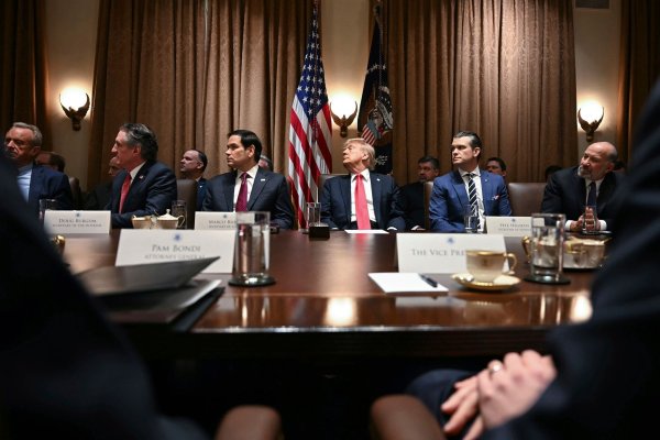 Donald Trump wirft der EU vor, die USA über den Tisch zu ziehen. (Archivbild) - © Uncredited/Pool/AP/dpa