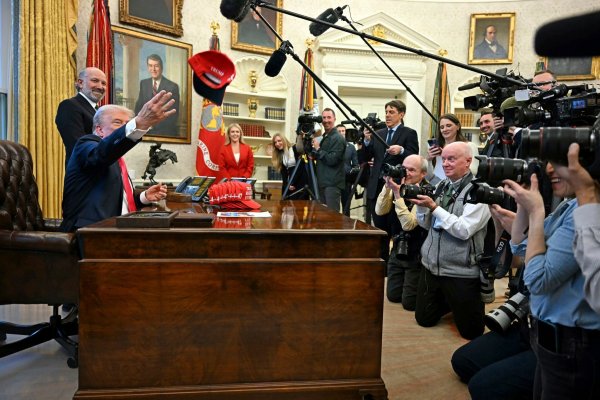 Trump krempelt die Regeln um - und die Korrespondenten-Vereinigung warnt vor einer Bedrohung der Pressefreiheit. - © Uncredited/Pool/AP/dpa