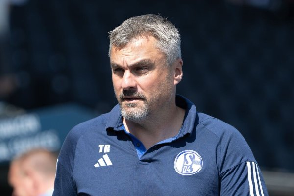 Thomas Reis wünscht sich auf Schalke mehr Geduld mit Trainern. - © Swen Pförtner/dpa