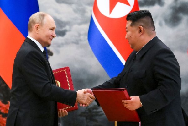 Nordkorea und Russland haben vereinbart, dass sie sich gegenseitigen militärischen Beistand leisten, wenn eines der beiden Länder angegriffen wird. (Archivbild) - © Kristina Kormilitsyna/Pool Sputnik Kremlin/AP/dpa