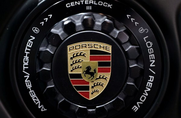 Der Sportwagenbauer Porsche hat ein schwaches Quartal hinter sich (Archivbild). - © Marijan Murat/dpa