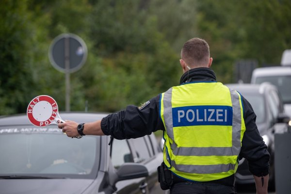 Seit dem 16. September wird an allen deutschen Landesgrenzen kontrolliert. (Archivbild) - © Harald Tittel/dpa