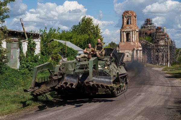 Die Region Sumy in Nachbarschaft zu Russland ist immer wieder Ziel von Angriffen. (Archivbild) - © Evgeniy Maloletka/AP/dpa
