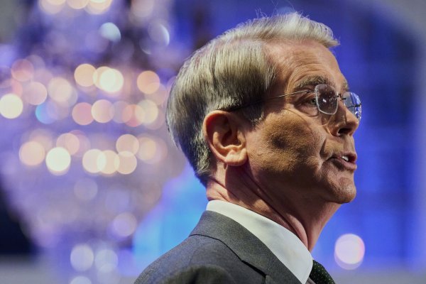 Zuversichtlich, was die Lieferung aus seltenen Erden gefertigter Magneten in die USA angeht: US-Finanzminister Scott Bessent. - © Jacquelyn Martin/AP/dpa