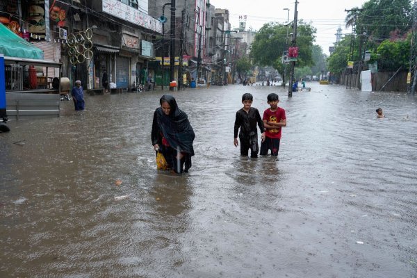 Der Monsun bringt in Pakistan starke Regenfälle mit sich. - © K.M. Chaudary/AP/dpa