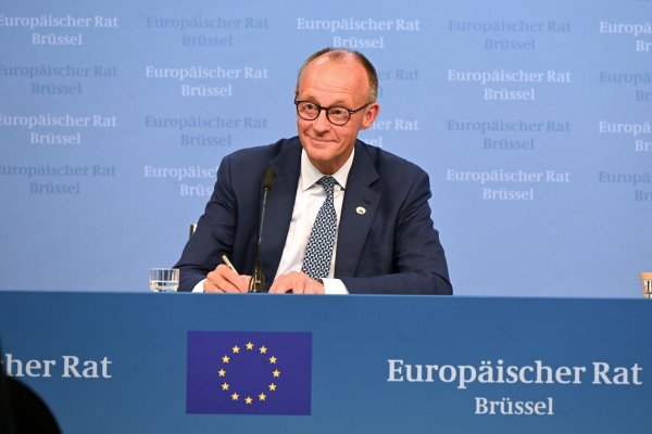 Hat sich «ausgesprochen wohl gefühlt»: Bundeskanzler Friedrich Merz bei seinem ersten EU-Gipfel in Brüssel. - © Ansgar Haase/dpa