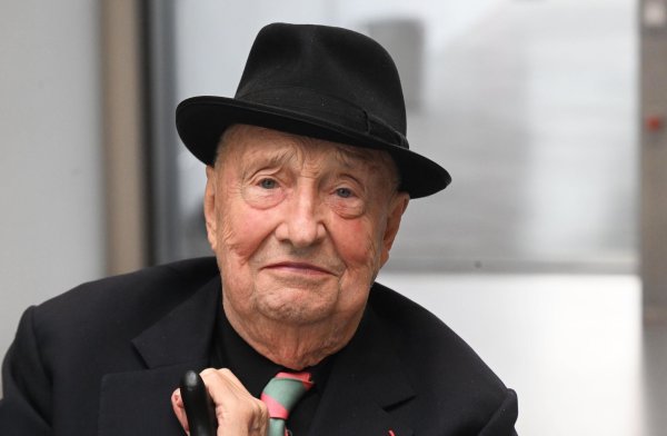 Der Künstler Georg Baselitz im Sommer 2023. (Archivfoto) - © Felix Hörhager/dpa